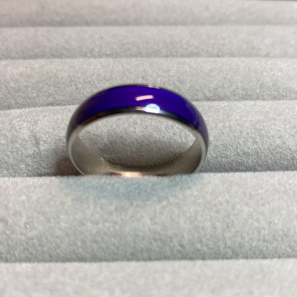 NEW Color Changing Mood Ring Simple Band Style - Picture 4 of 4